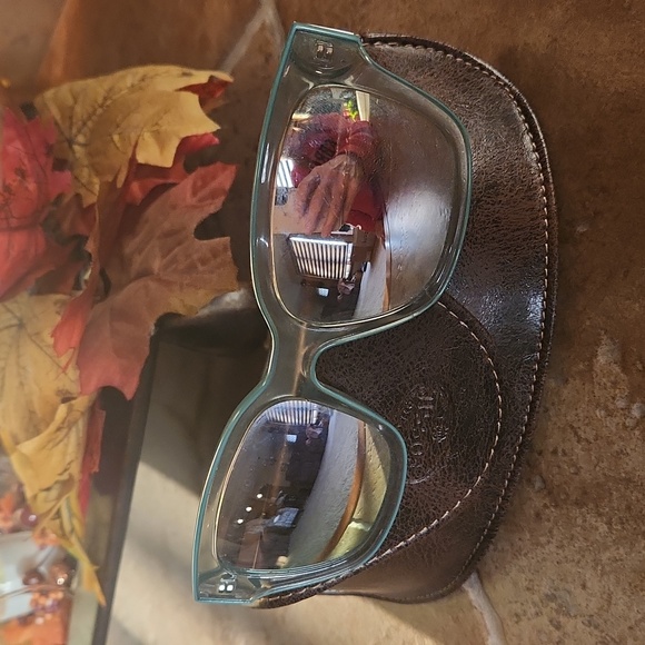 Fossil glasses holder with Fossil sunglasses womans - Picture 4 of 7